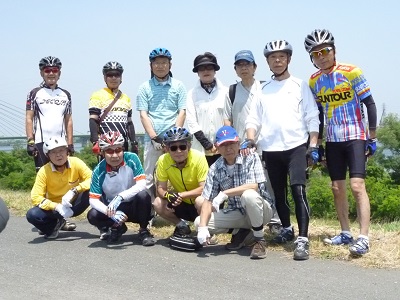 幸魂大橋を背に＿荒川天端道.jpg