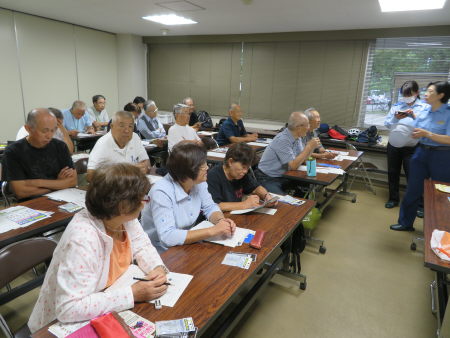 婦警さんから安全講習.JPG