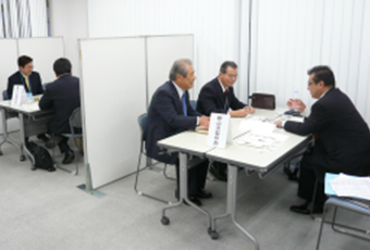 商談会の様子(その1)