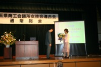 平井氏(花束1)