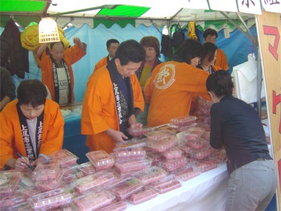 2005あげお祭り店2